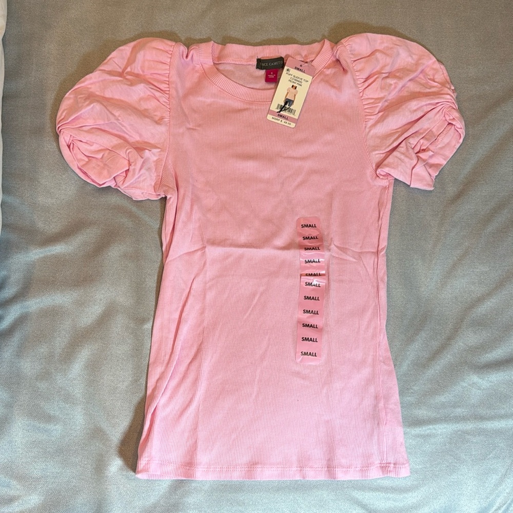 Puffed sleeve top